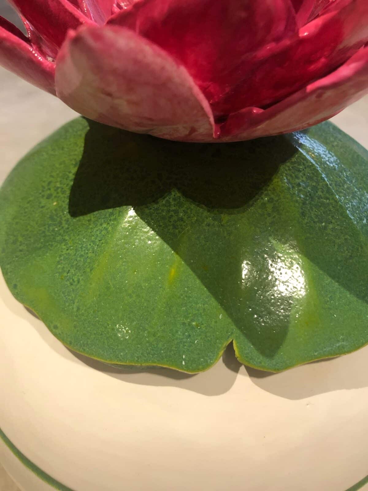 Urne lotus détail